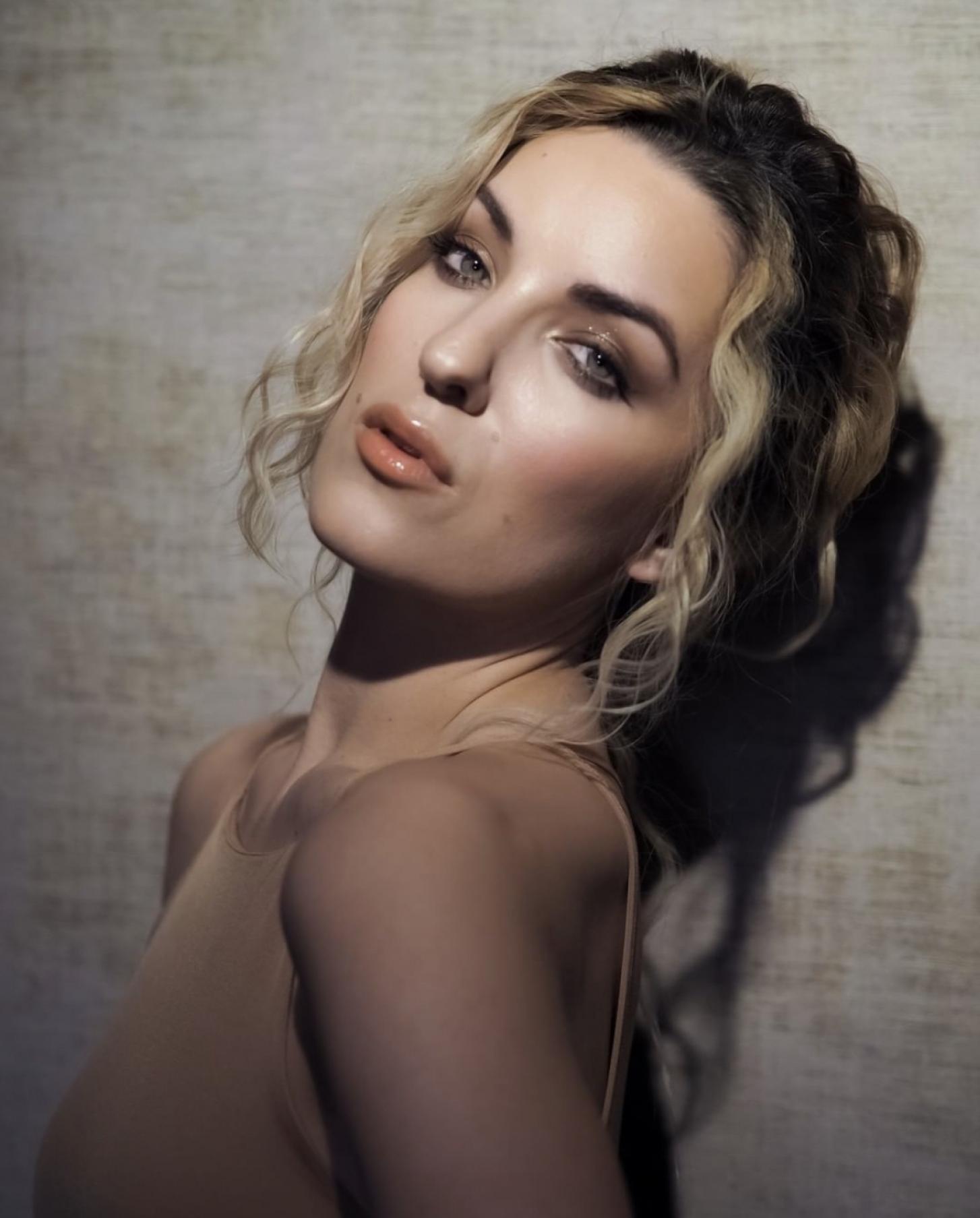 MAKE-UP A ÚČES MAKE-UP A ÚČES